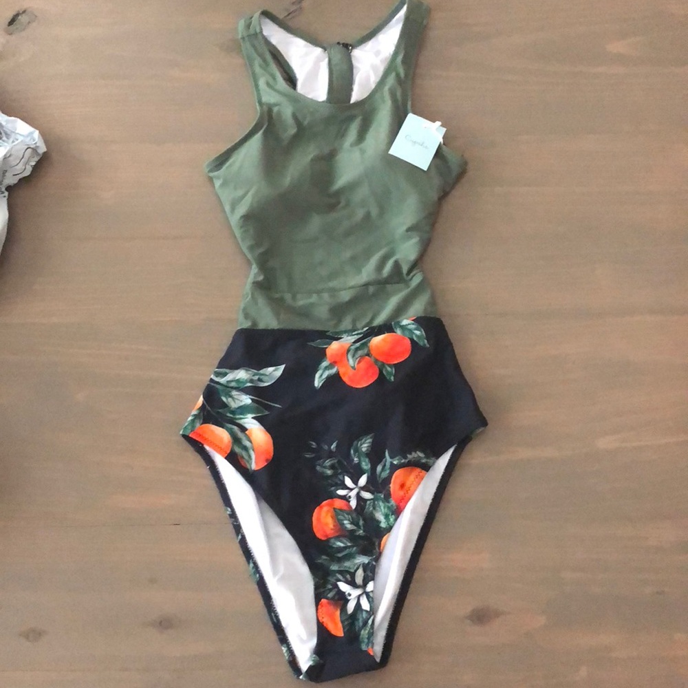 Cupshe one piece swimsuit new w tags, size M.